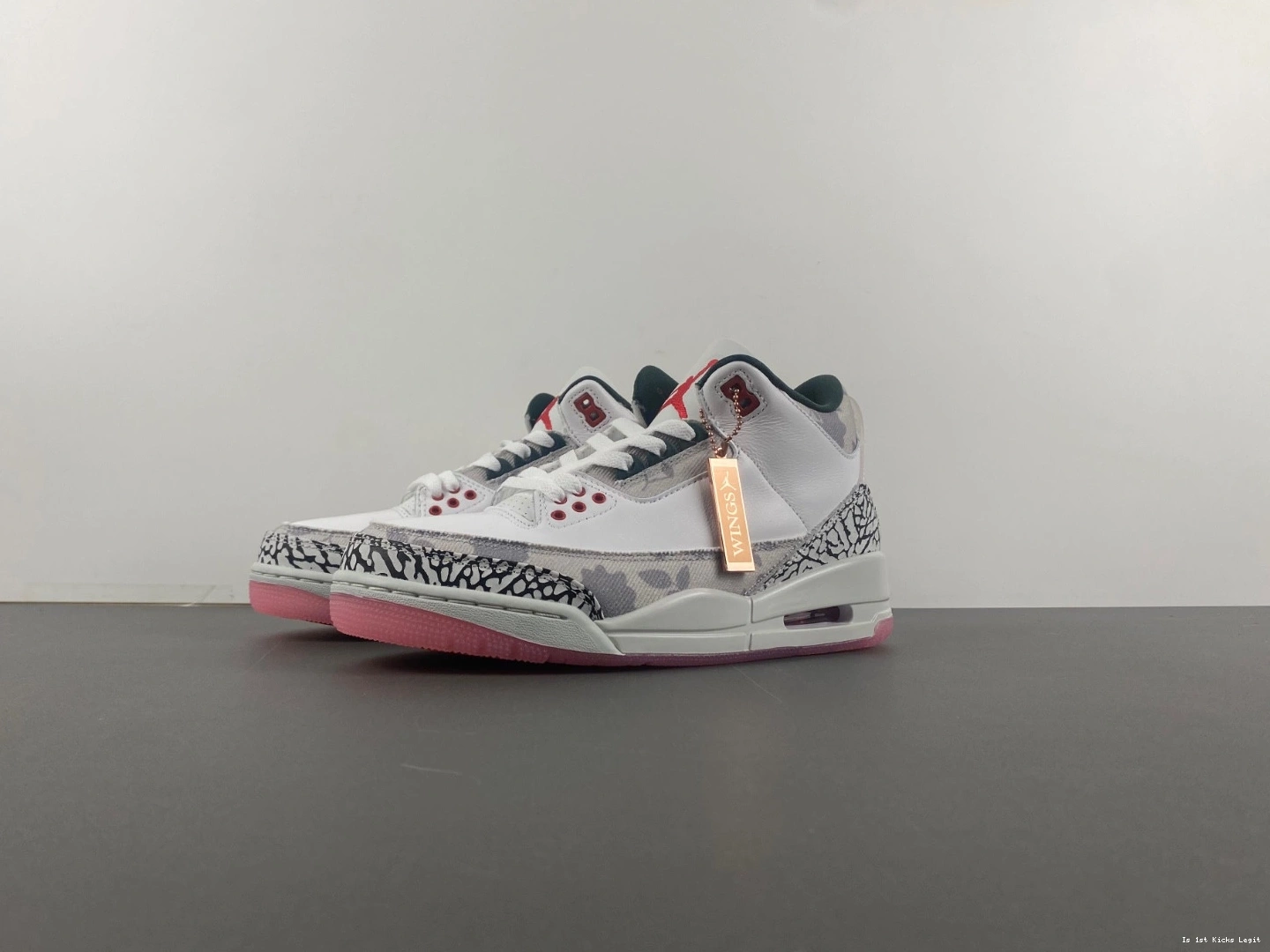 HM6993-100 - Wings Men's 3 Jordan Retro 1218